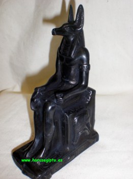 Anubis chacal dios egipcio color marron